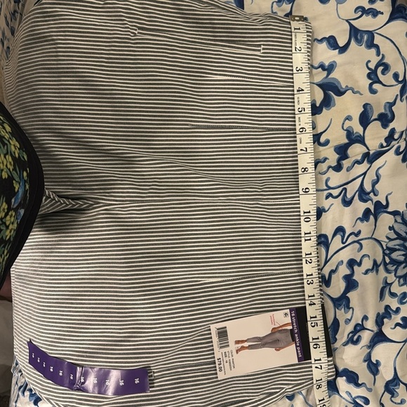 Rafaella stretch ankle pant, size 16,  NWT - Picture 7 of 7